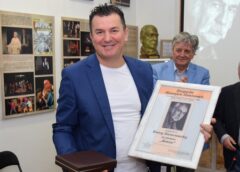 Enesu Haliloviću, prvom laureatu, svečano uručena nagrada „Živojin Pavlović”